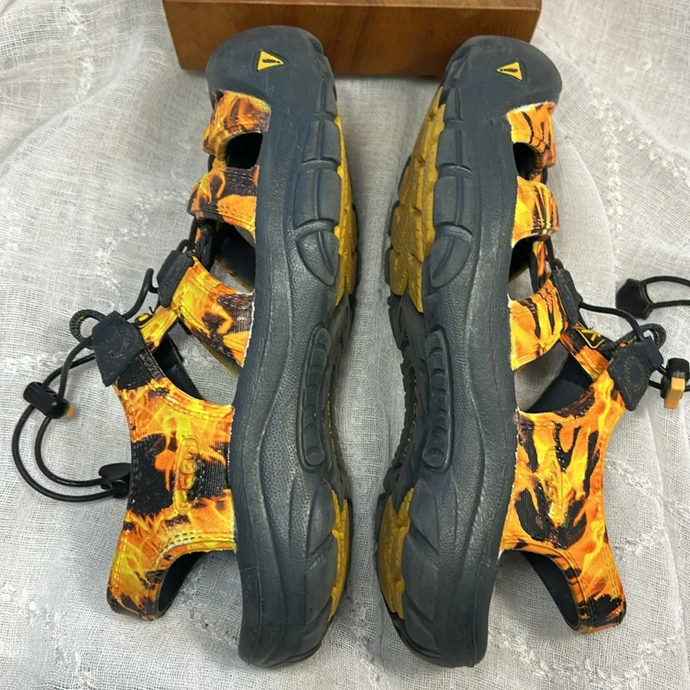 Keen almost NEW water sandals
